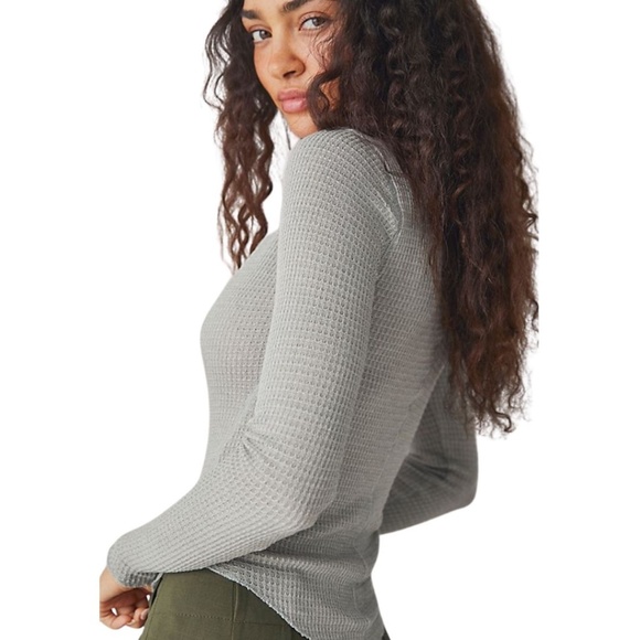 NWOT Free People One Of The Girls Henley in Heather Grey Size Small - Picture 3 of 12